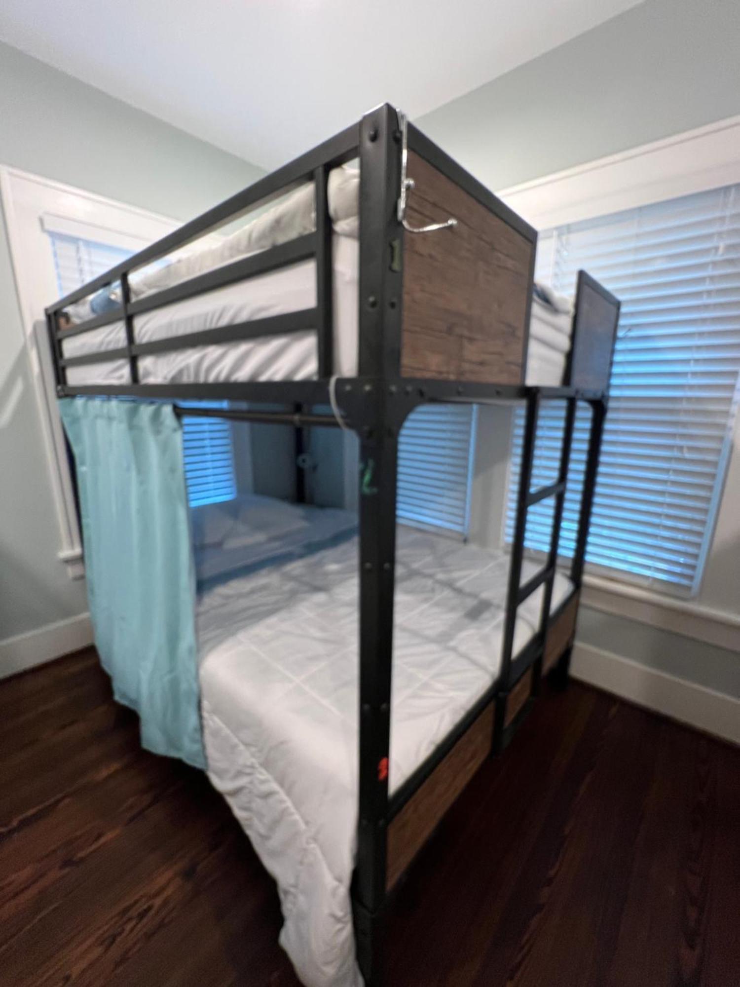 Mycrib Houston Hostel ภายนอก รูปภาพ